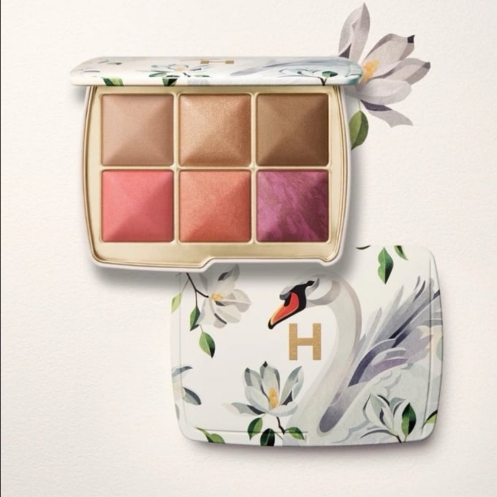 BNIB Hourglass Ambient Lighting Palette -SWAN